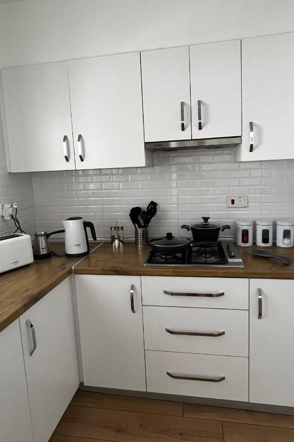 Stylish 3 Bedroom Apartment In Kyrenia  Exterior photo